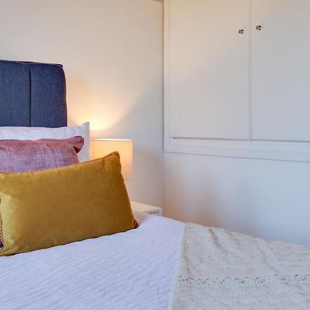 Cosy Two Bedroom House - Chelmsford - Free Parking And Wifi Kültér fotó
